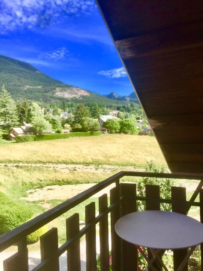 Location Le Queron Apartment Guillestre Exterior photo